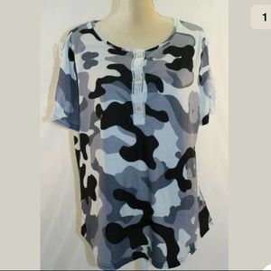 Loveu.Dear Grey&White 3 Button Top